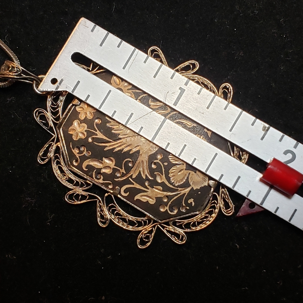 Asian influenced Damascene carved metal pendant w/extensive wire-work border - Picture 2 of 5